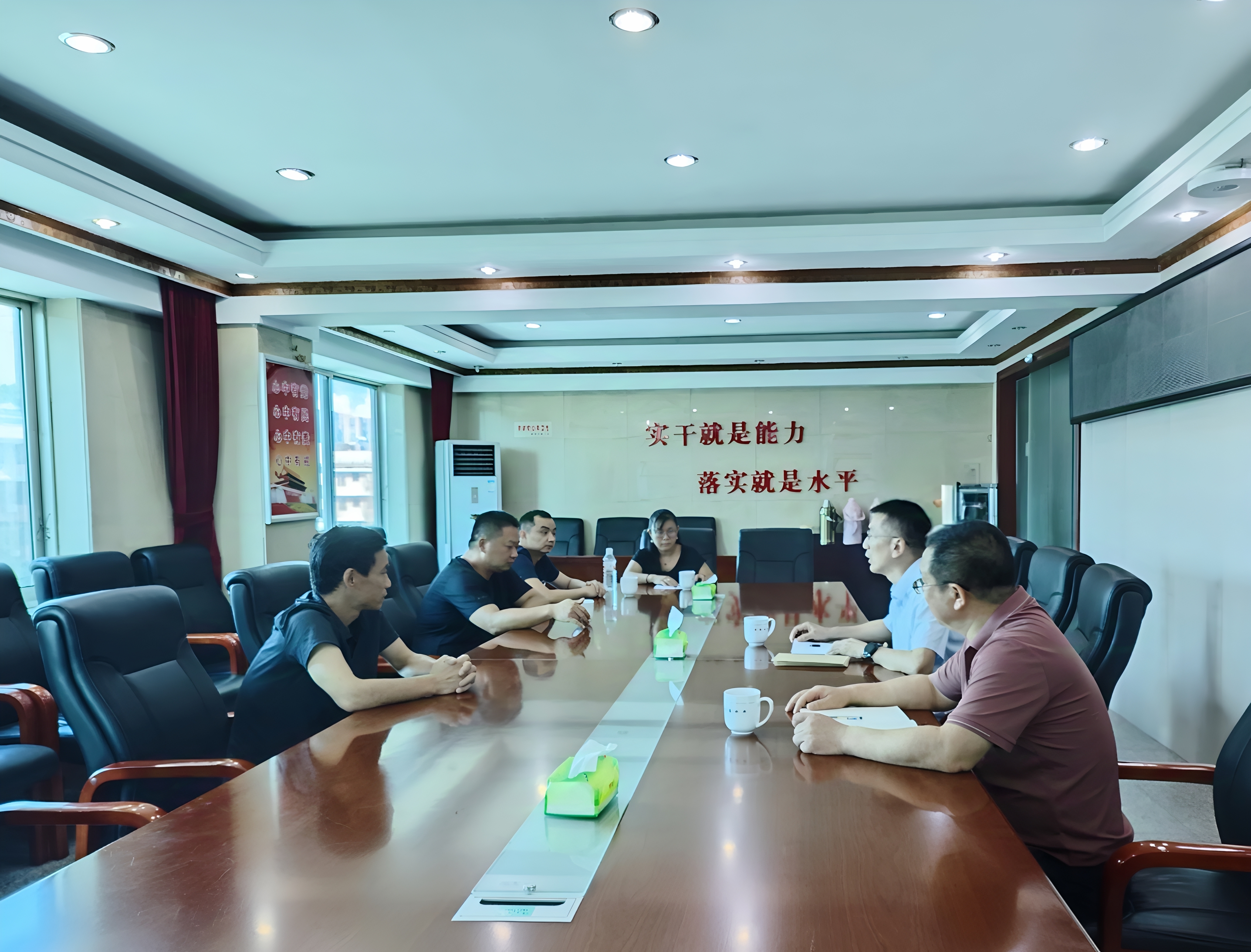 慰问困难党员.jpg